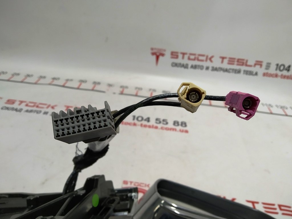 3 1041318-00-E Utvändig höger spegel PREMIUM-montering för Tesla-bil Modell S. En integrerad del av karossen till en populär elbil från USA. Med den här komponenten kan du kontrollera situationen runt bilen och öka säkerhetsnivån avsevärt. PREMIUM höger s